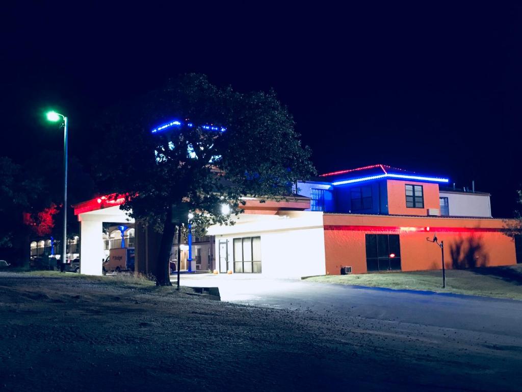 Americas Best Value Inn Bowie - Tap to explore photos