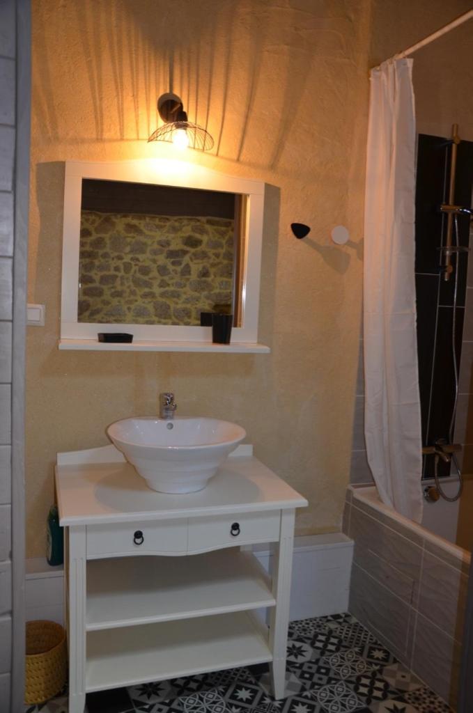 Gîte "L'Ame d'Antan" 5 personnes proche puy du fou photo 2