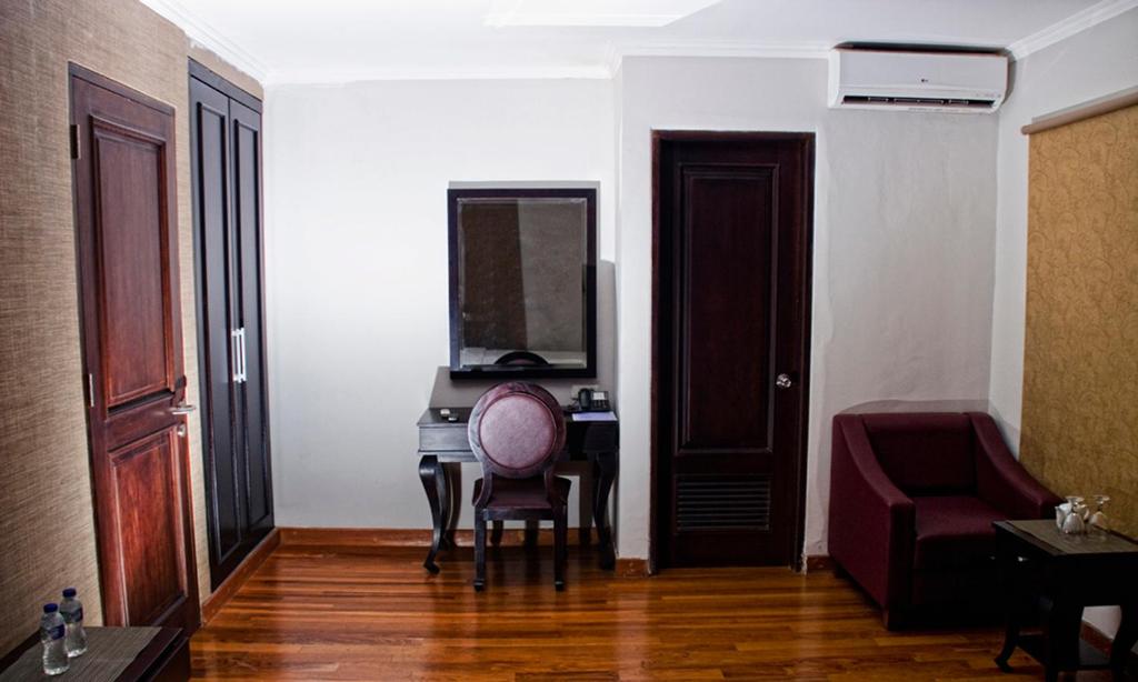 Сьюит (Представительский люкс), P Hotel