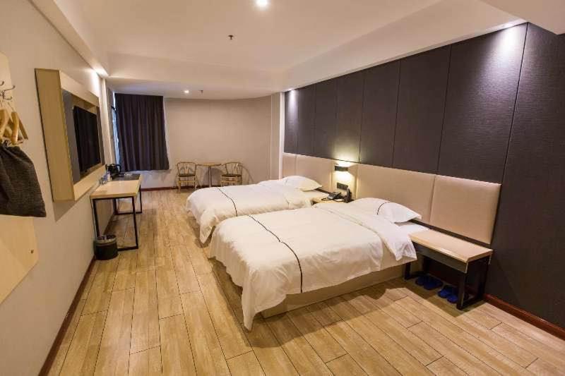 Thank Inn Plus Hotel Hebei Tangshan Road South District Train Station photo 2