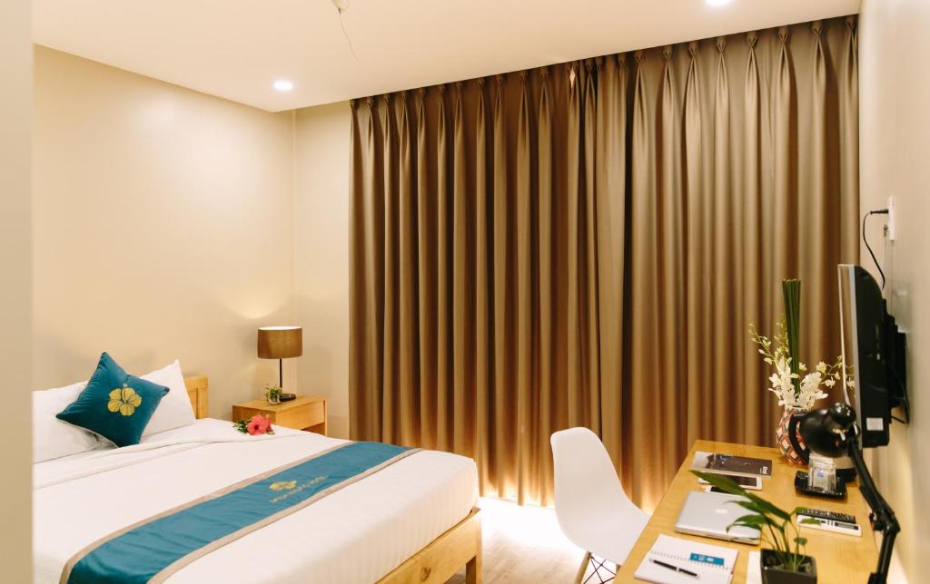 Minh Nhung Hotel - Tap to explore photos