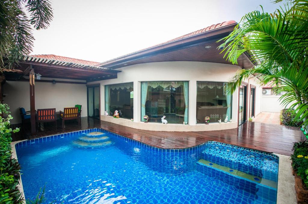 Royal Pool Villa Pattaya photo 1