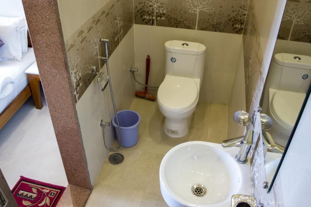 Двухместный (Deluxe Double City view with complimentary early check in at 10 am (subject to availability)), Hotel Temple On Ganges