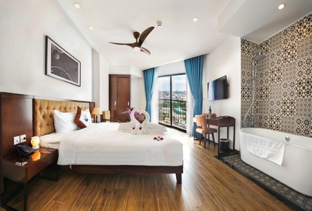 Сьюит (Люкс с кроватью размера «king-size»), Ritzy Boutique Hotel Da Nang