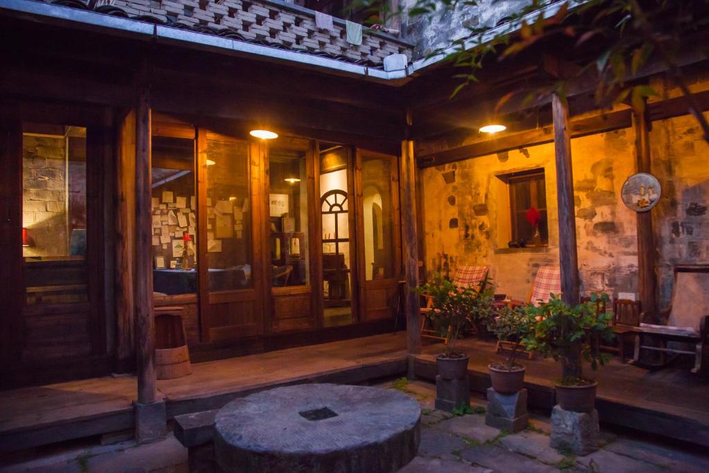 Pig's Boutique Hotel Xidi photo 1