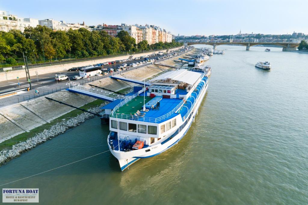 Fortuna Boat Hotel Budapest photo 4