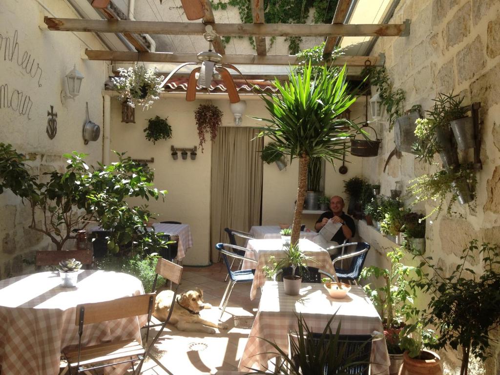 Hôtel Restaurant Le Provençal photo 2