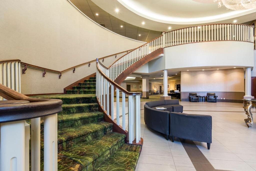 Clarion Hotel & Conference Center Sherwood Park photo 3