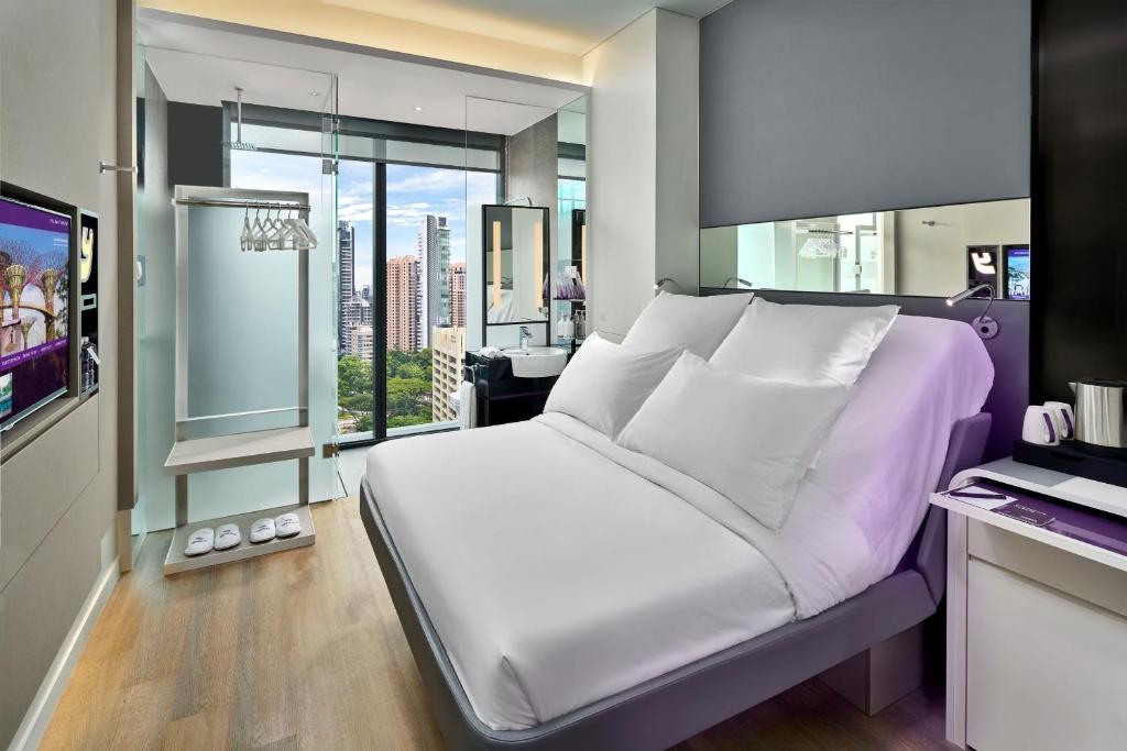 Двухместный (Коттедж «Премиум» с кроватью размера «queen-size» и окном), YOTEL Singapore Orchard Road