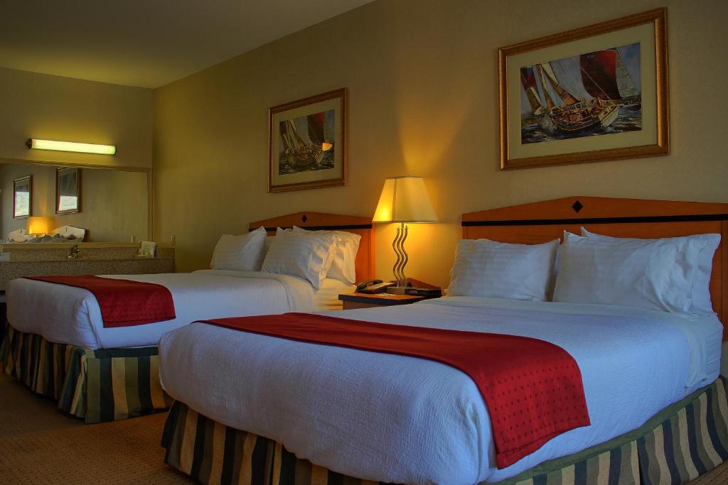Holiday Inn Hotel & Suites Osoyoos, an IHG Hotel photo 2