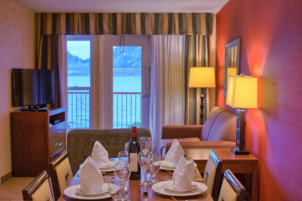 Holiday Inn Hotel & Suites Osoyoos, an IHG Hotel photo 4