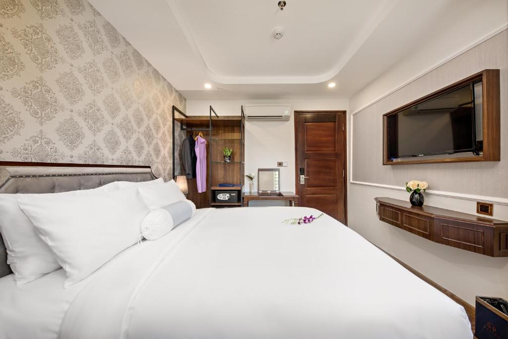 Двухместный (Superior Double Room with Small Window City View), Halina Hotel and Apartment