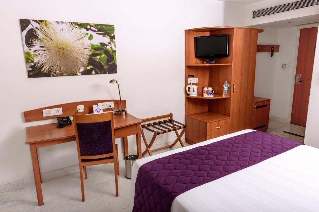 Двухместный (Улучшенный номер с кроватью размера «queen-size»), Caspia Hotel New Delhi Shalimar Bagh