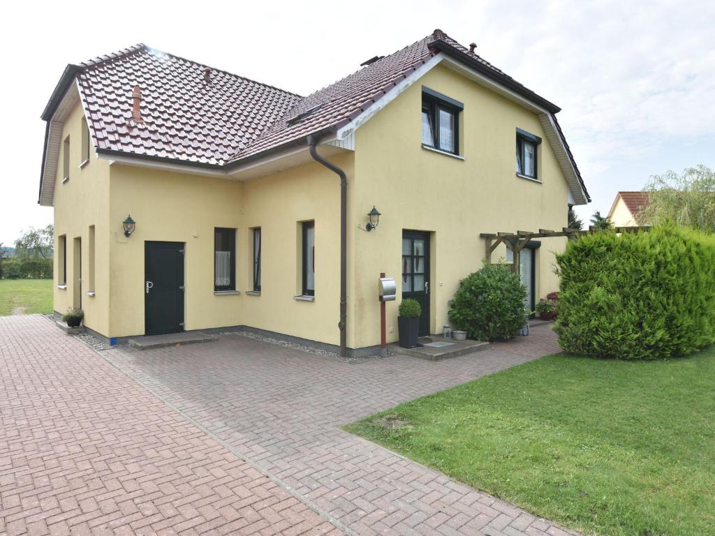 Comfortable Apartment in Kuhlungsborn Near Sea photo 2