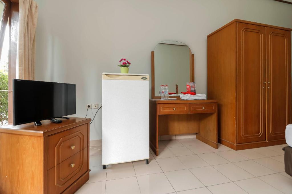 Сьюит (Полулюкс), Reddoorz Plus @ Karet Pedurenan 3