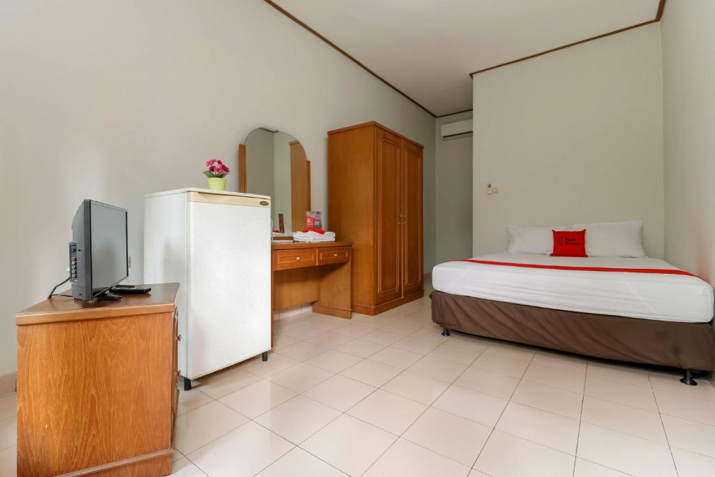 Сьюит (Полулюкс), Reddoorz Plus @ Karet Pedurenan 3