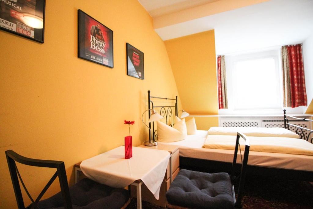 Двухместный (Двухместный номер с душем (общий туалет)), Pension/Guesthouse am Hauptbahnhof