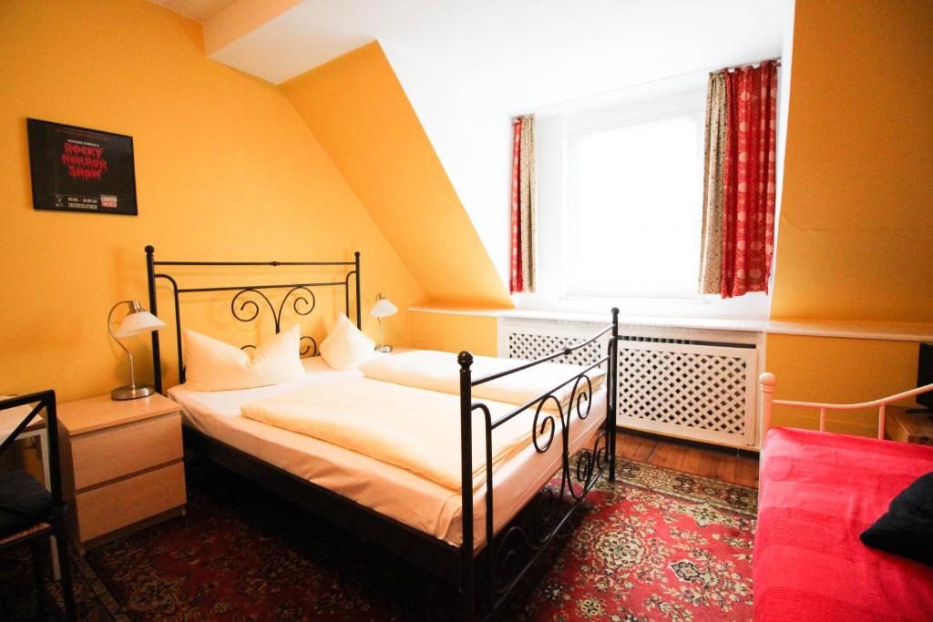 Двухместный (Двухместный номер с душем (общий туалет)), Pension/Guesthouse am Hauptbahnhof