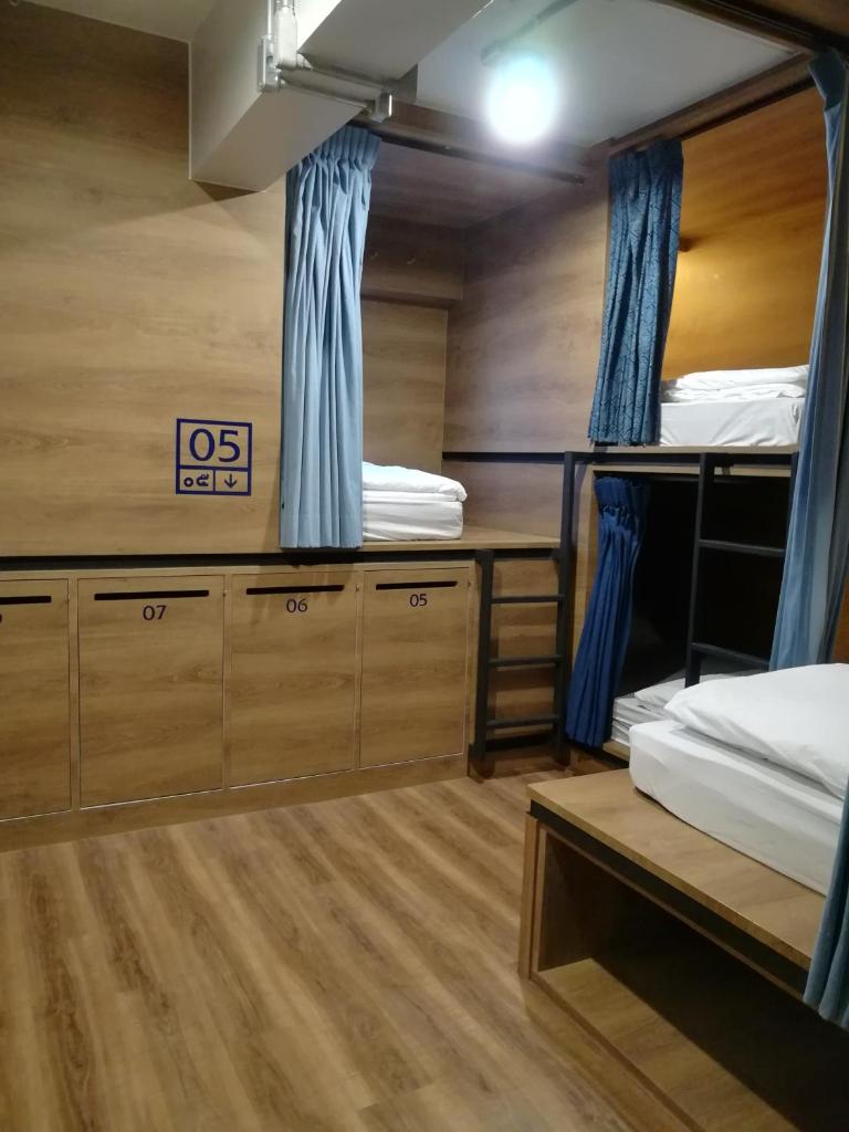 Номер (Односпальная кровать в общем номере для женщин), Natee Hostel