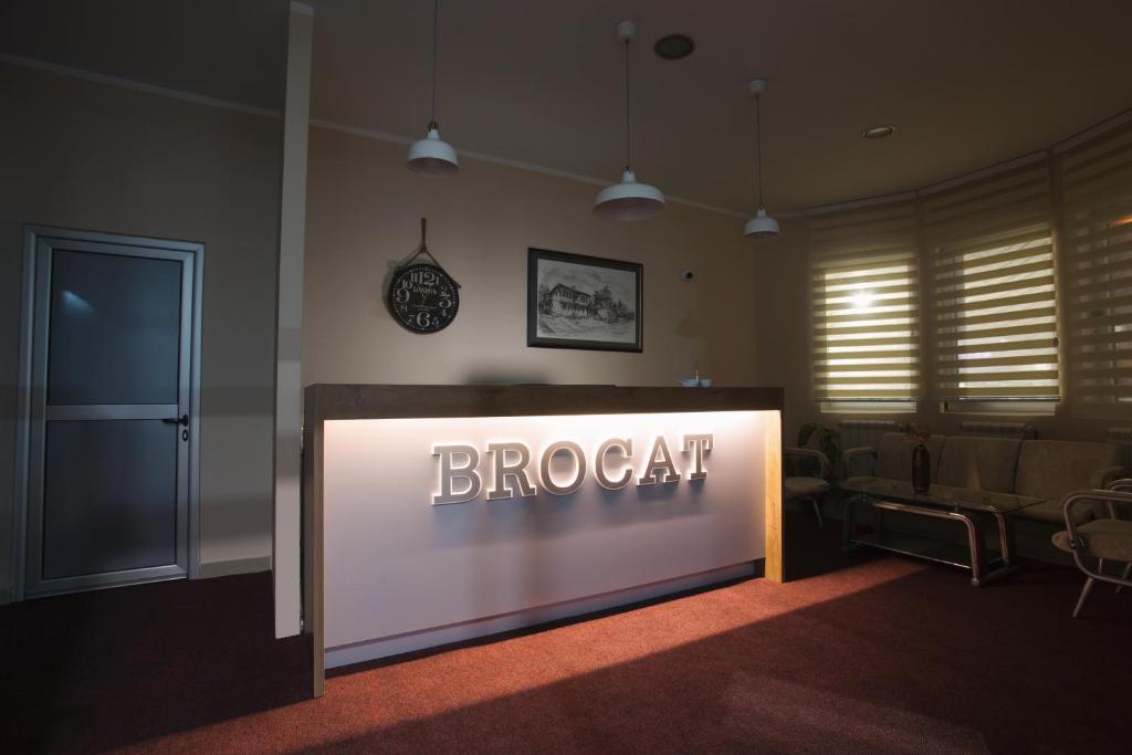 Prenociste Brocat photo 2