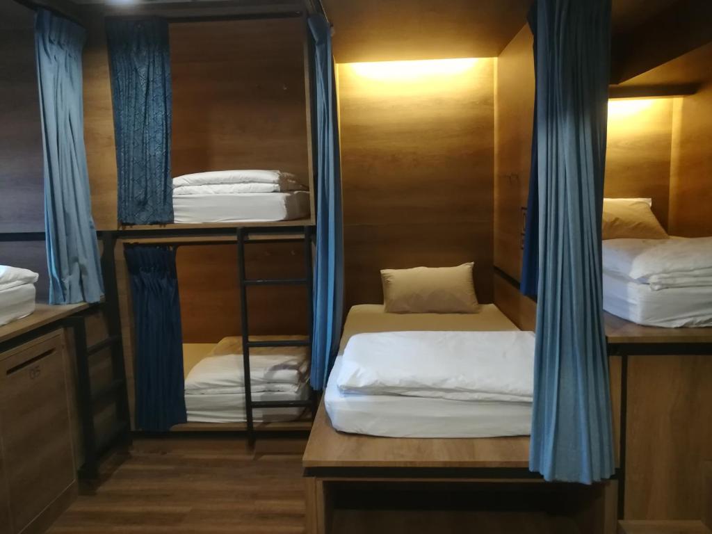 Номер (Односпальная кровать в общем номере для женщин), Natee Hostel