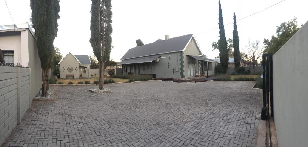 Tranquil House B&B @ 1 College Ave photo 3