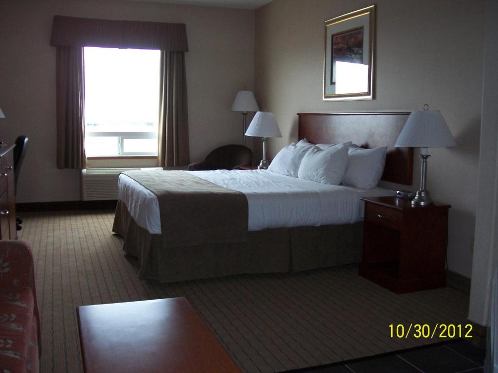 Days Inn by Wyndham Moose Jaw - Tap to explore photos