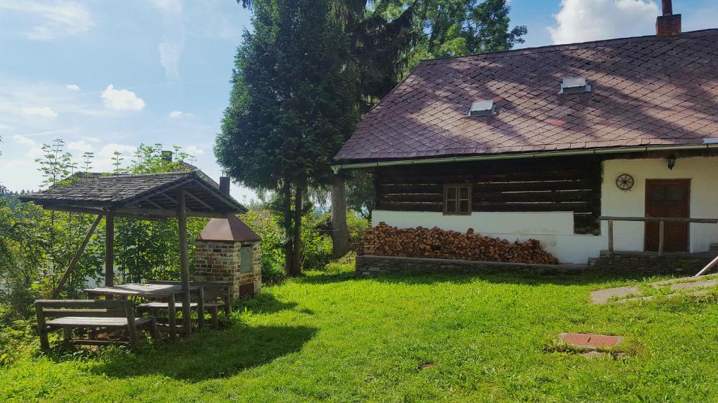 Malebná chalupa u Javorníku na Šumavě photo 1