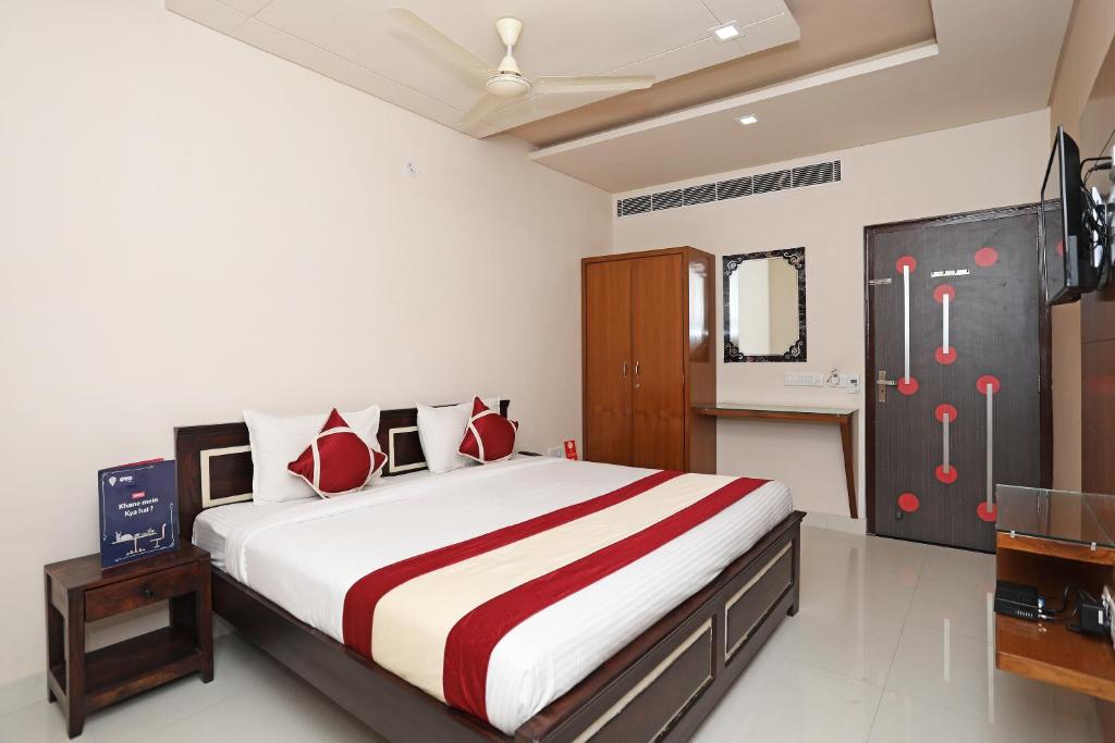 Трехместный (Классический трехместный номер), OYO 10249 Hotel Gurukripa