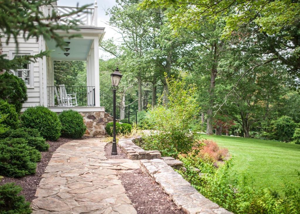Overlook Manor photo 2