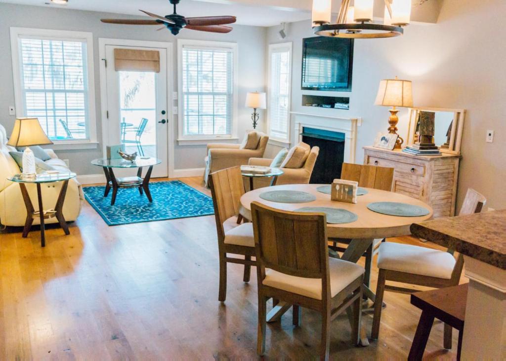 Periwinkle Place photo 3