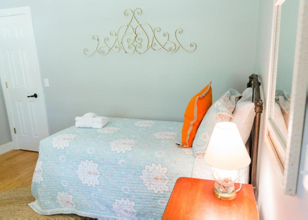 Periwinkle Place photo 4
