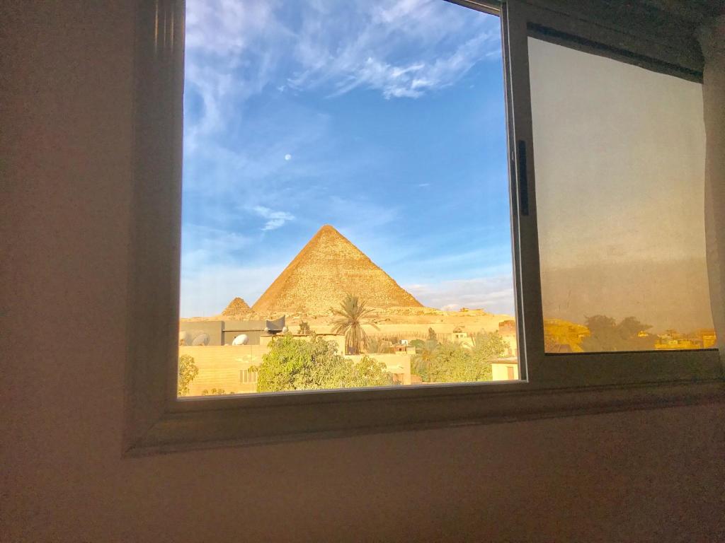 3 Pyramids View Inn