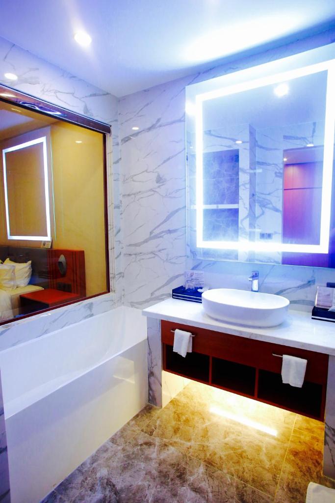 Двухместный (Улучшенный двухместный номер с 1 кроватью), Bella Vita Hotel