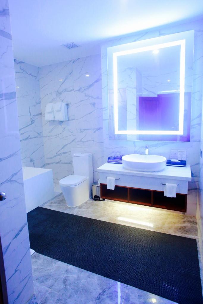 Семейный (Семейный номер с общей ванной комнатой), Bella Vita Hotel