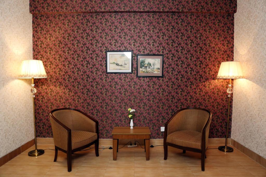 Civic Inn photo 3