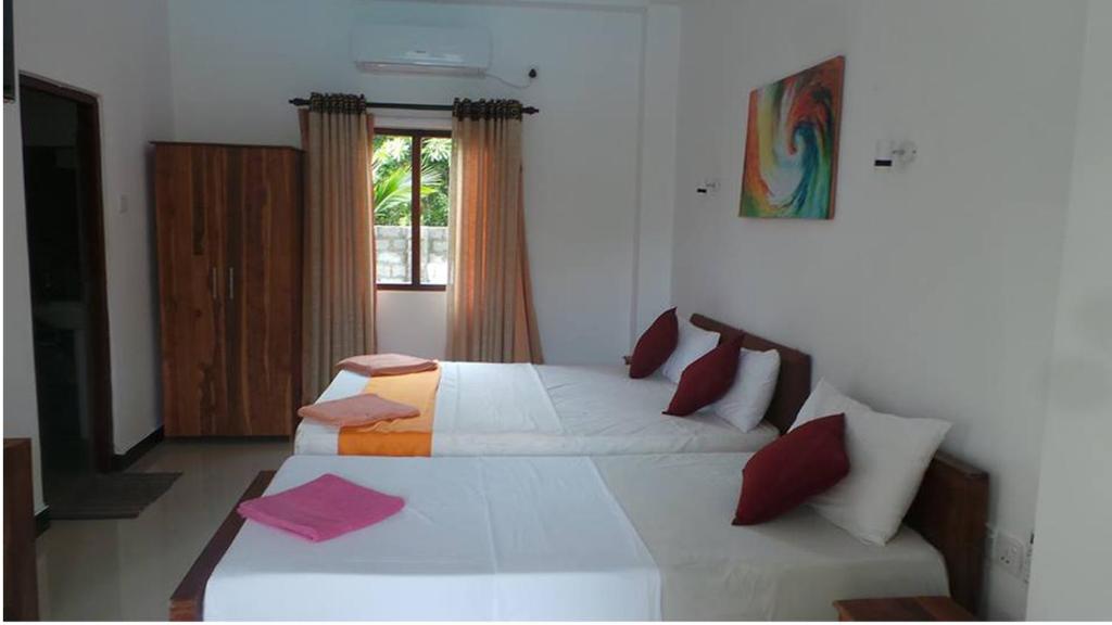 Трехместный (Трехместный номер с основными удобствами), WindMill Beach Hotel