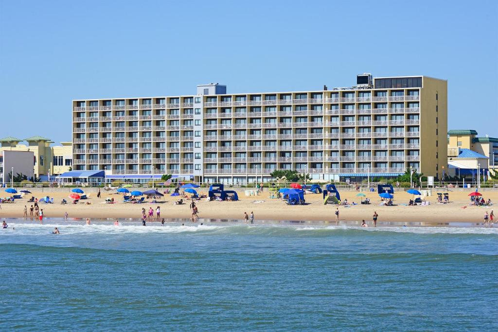 Ramada Plaza by Wyndham Virginia Beach Oceanfront photo 2
