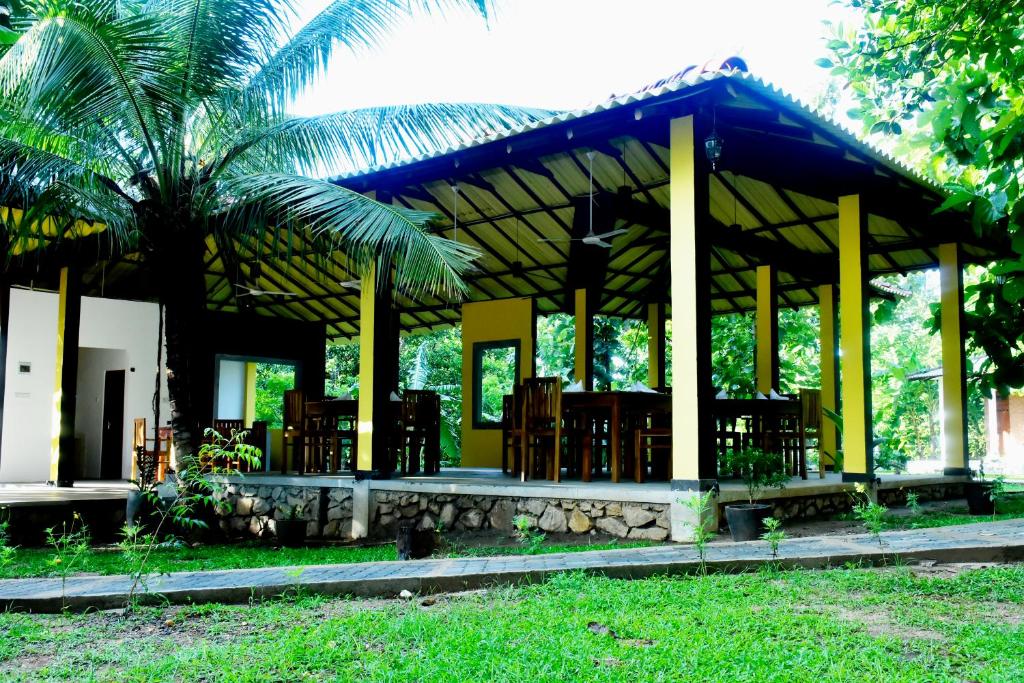 Safari Queens Resort photo 1