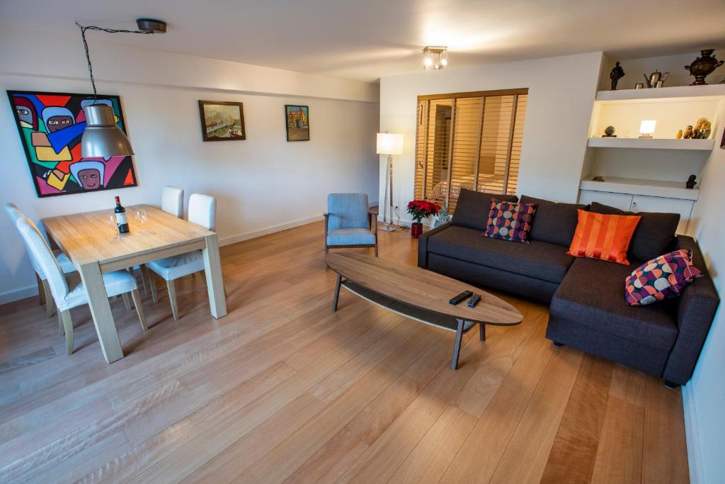 Central & Quiet Canal Apartment photo 3