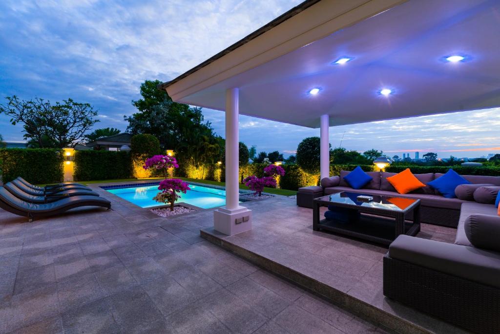 Luxury Pool Villa 604 - Tap to explore photos