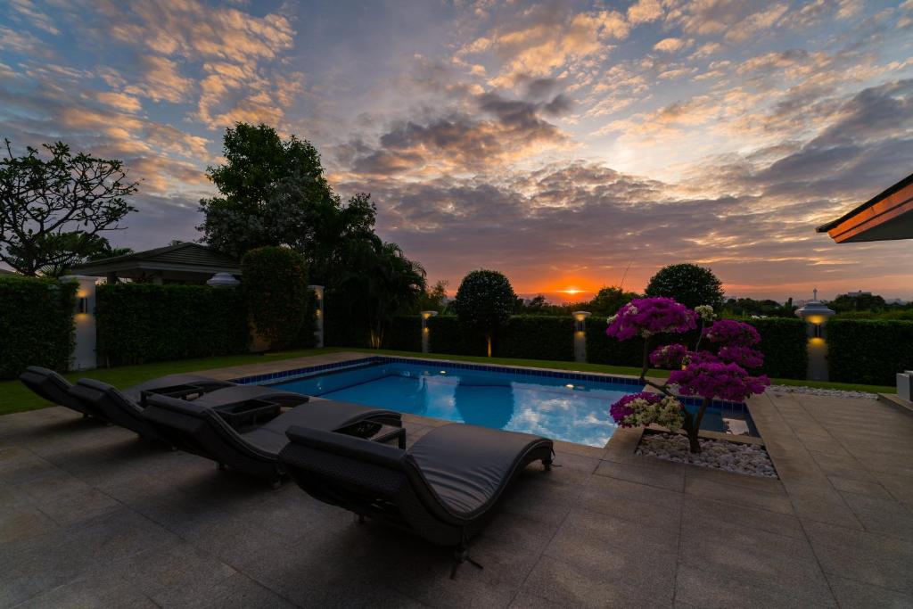 Luxury Pool Villa 604 4BR 8-10 persons photo 2