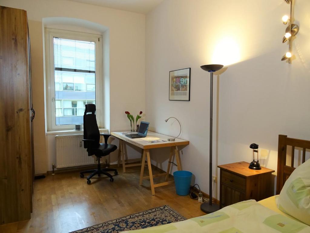 Charming, central, spacious apartment photo 3