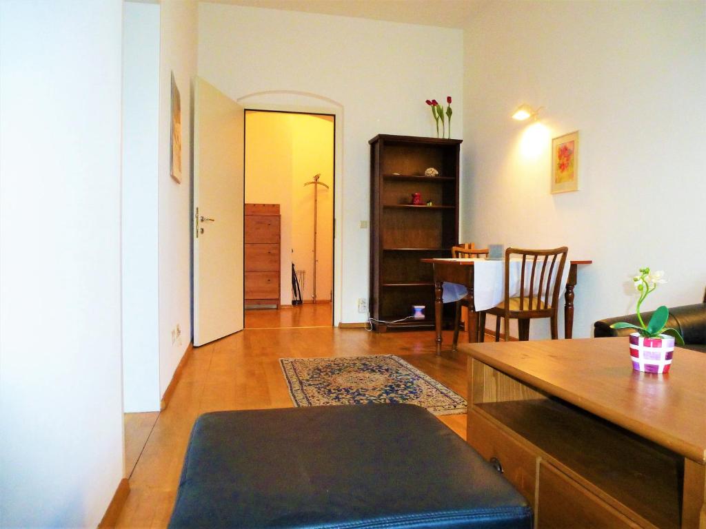 Charming, central, spacious apartment photo 4