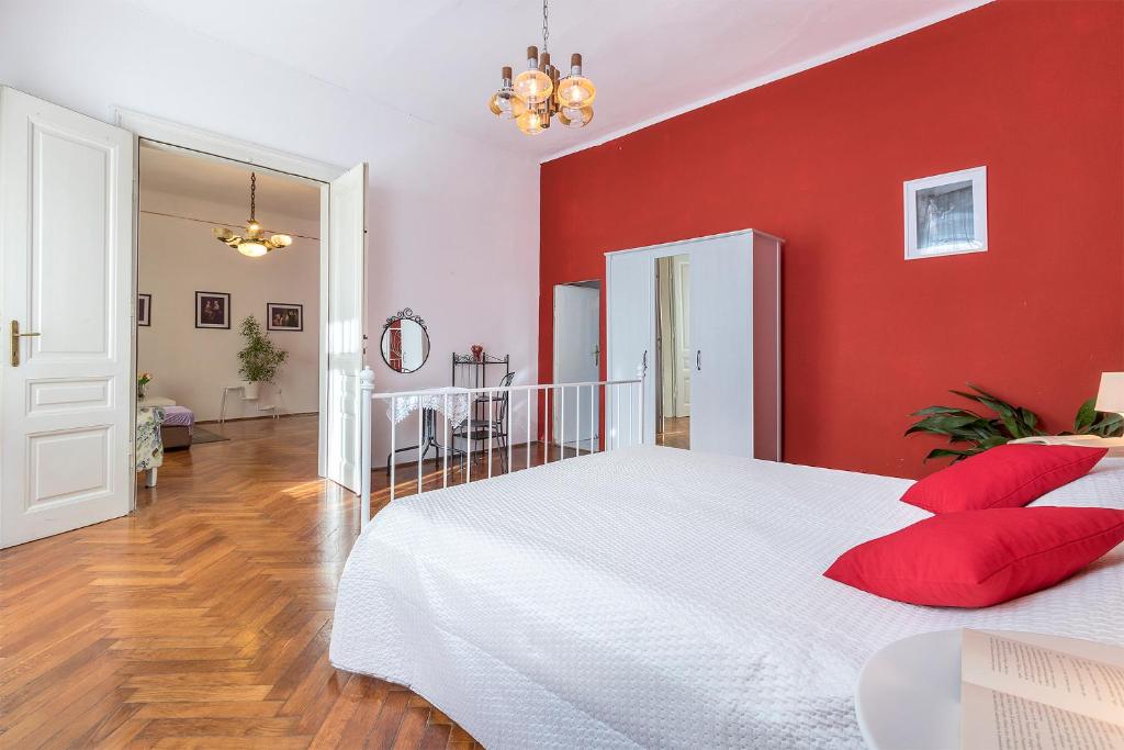 Pula city center big apartment with private parking photo 3
