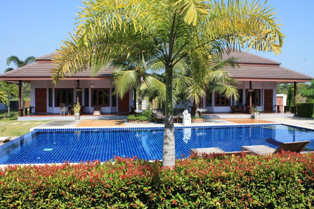 Waterside Resort photo 1