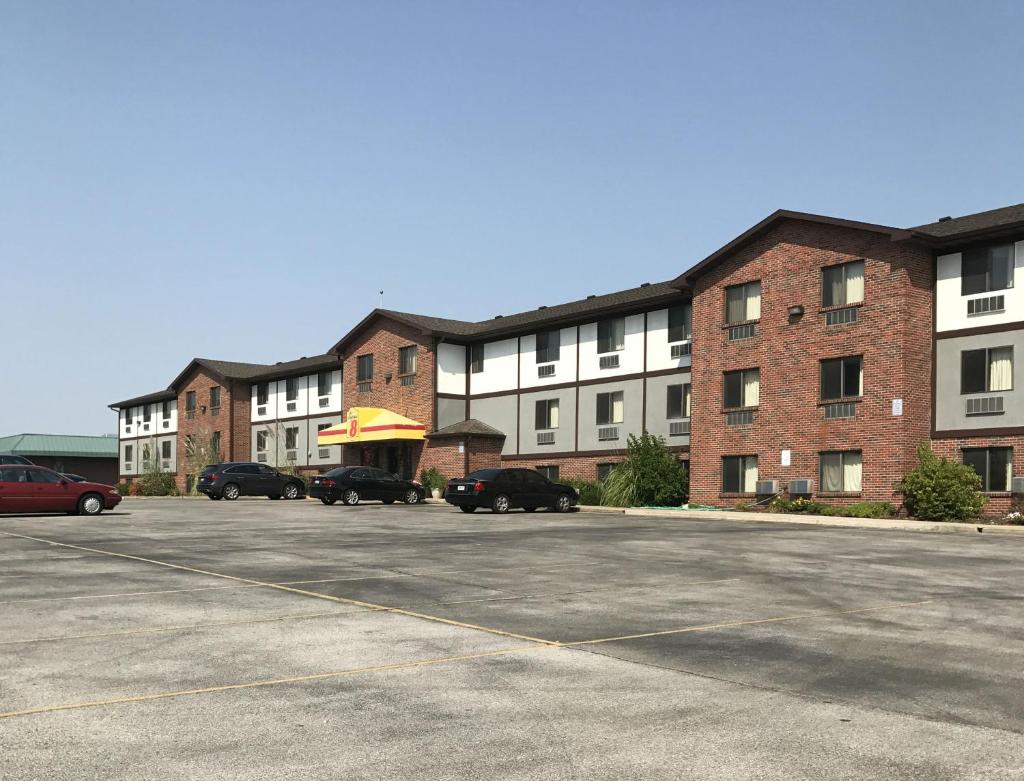 Super 8 by Wyndham Omaha/West Dodge image
