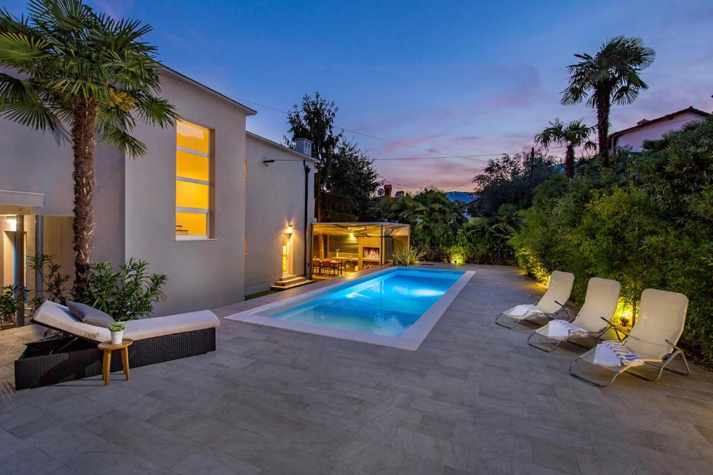 Villa Lovran, heated pool and Spa photo 1
