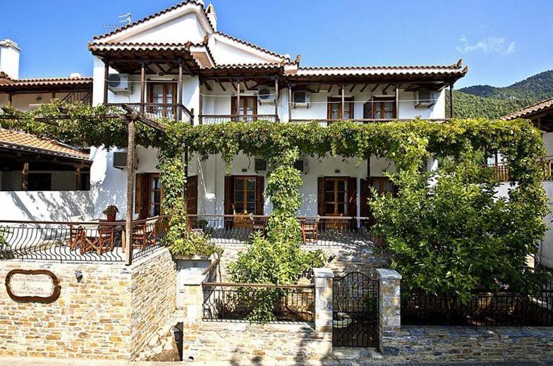 Athina Apartments photo 3