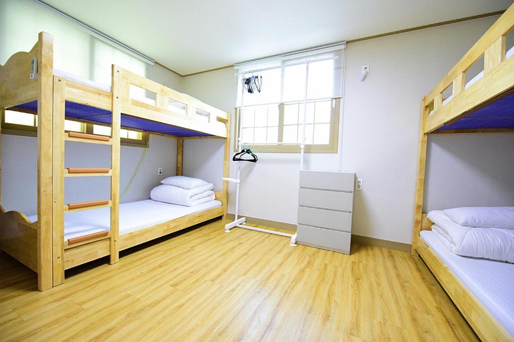 Ganderak Guesthouse - Hostel